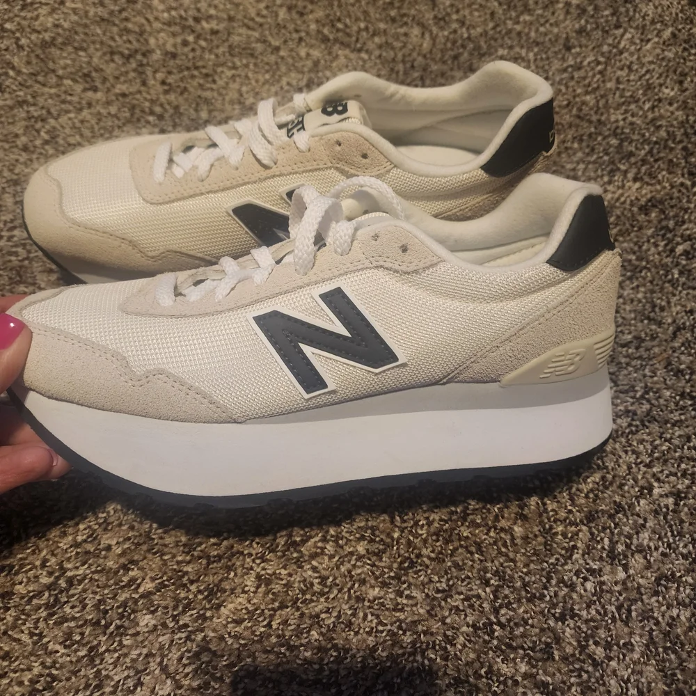 New Balance Cream/Black 515 Retro Runner Sneakers - Picture 3 of 5